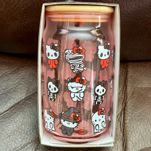 Hello Kitty Halloween Characters 16oz Pink Glass Tumbler with Bamboo Lid & Straw - Picture 2 of 11